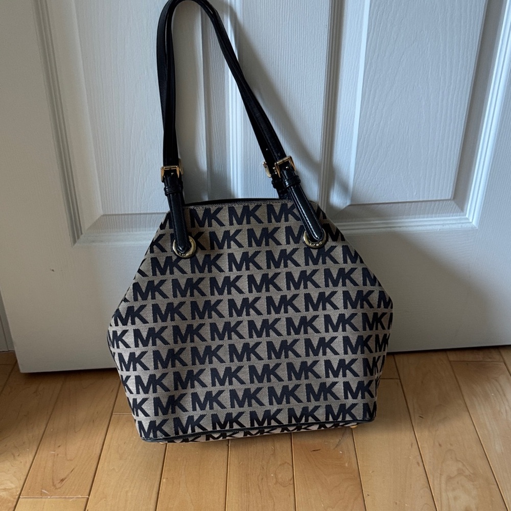 Michael Kors Black and Cream Shoulder Bag